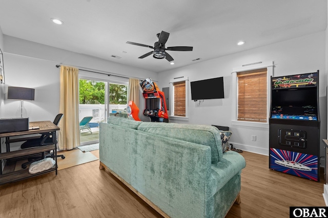 living area featuring wood finished floors, a ceiling fan, recessed lighting, and baseboards