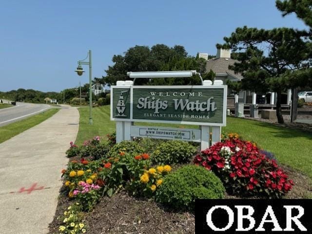 community sign with a yard