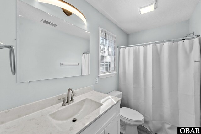 full bathroom with toilet, a shower with curtain, visible vents, and vanity