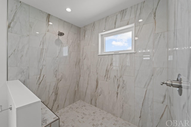 full bathroom featuring a tile shower