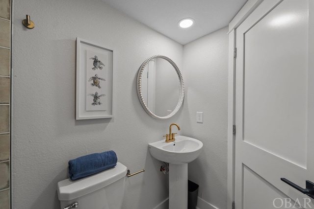 bathroom with toilet and recessed lighting