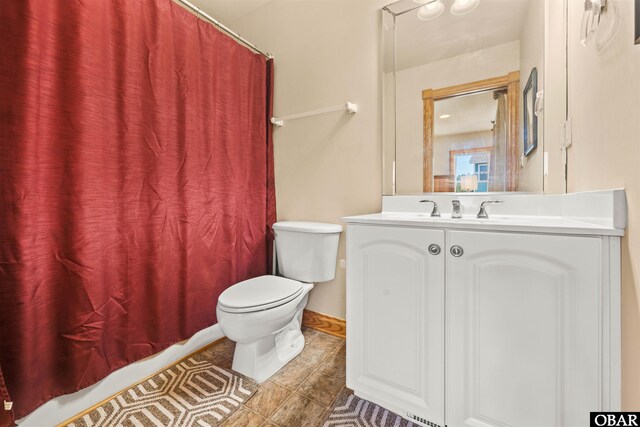 bathroom featuring tile patterned flooring, baseboards, toilet, a shower with curtain, and vanity