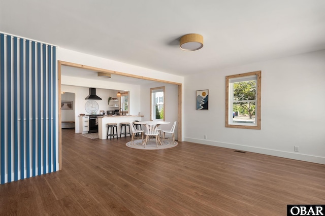 dining space featuring visible vents, wood finished floors, and baseboards