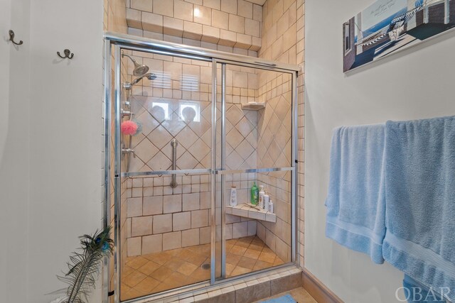 bathroom featuring tiled shower