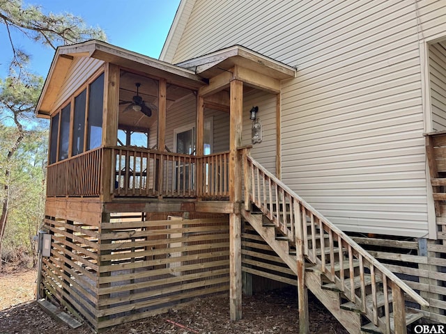 property entrance featuring a ceiling fan