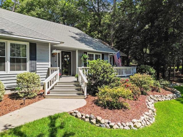 view of front of property featuring a shingled roof