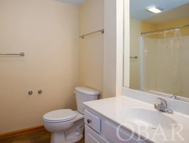 full bathroom with toilet, wood finished floors, vanity, baseboards, and a shower with curtain