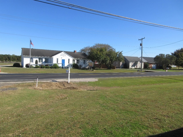 view of yard with a residential view