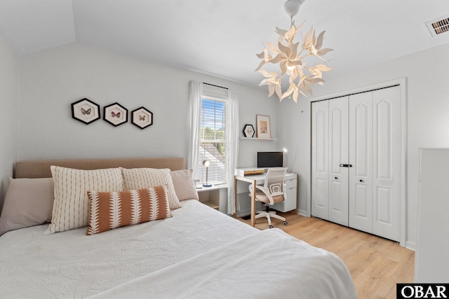 37 Foxwood Cir Lot # 33, Southern Shores, NC 27949 - bedroom with wood finished floors, a chandelier, a closet, and lofted ceiling
