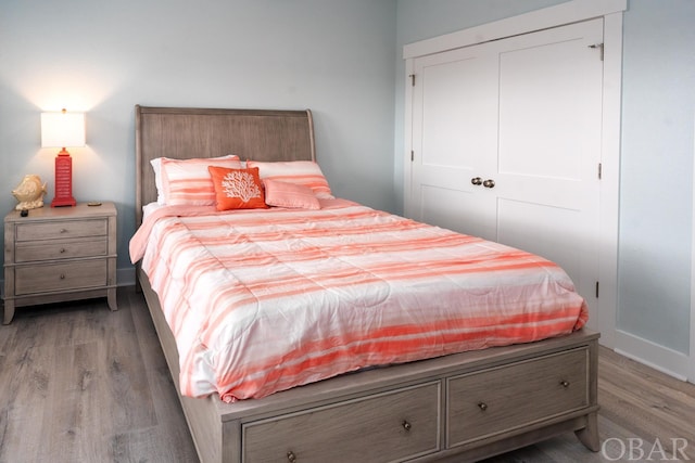 bedroom featuring baseboards, a closet, and light wood-style floors