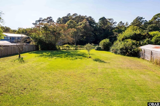 view of yard featuring fence