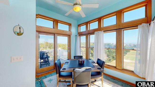 sunroom / solarium featuring a ceiling fan