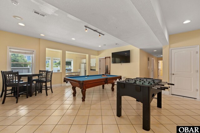 playroom featuring light tile patterned floors, a textured ceiling, recessed lighting, visible vents, and baseboards