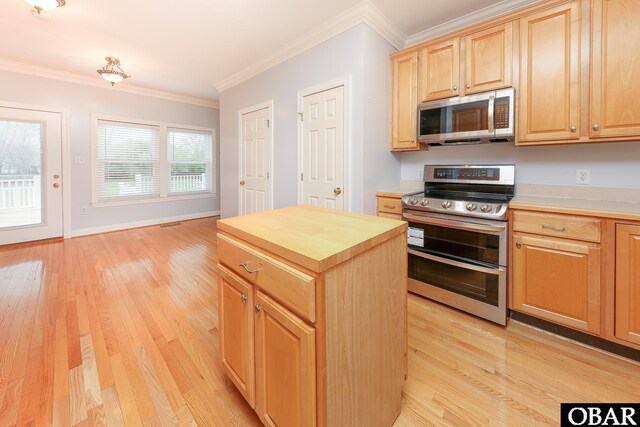 892 S Mills Rd Lot 10, Moyock, NC 27958 - kitchen with light brown cabinets, stainless steel appliances, crown molding, and light wood finished floors