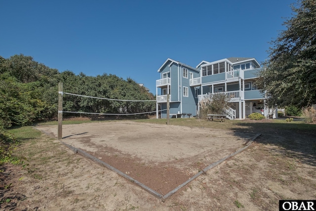 surrounding community with volleyball court