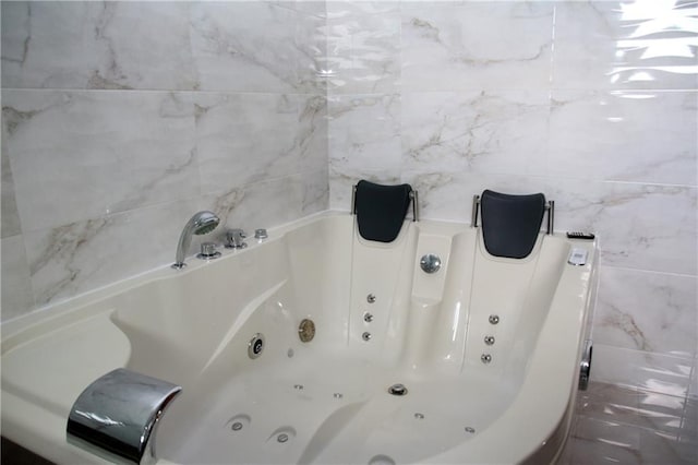 bathroom featuring tile walls