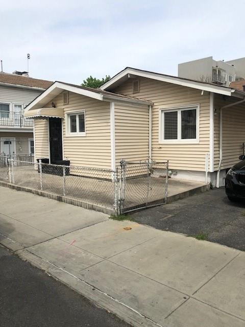 view of front of home featuring a fenced front yard, driveway, and a gate