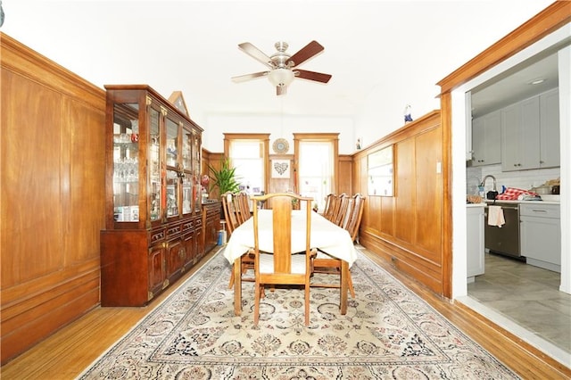 dining area with light hardwood / wood-style floors and ceiling fan