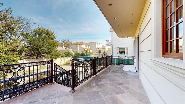 balcony featuring covered porch