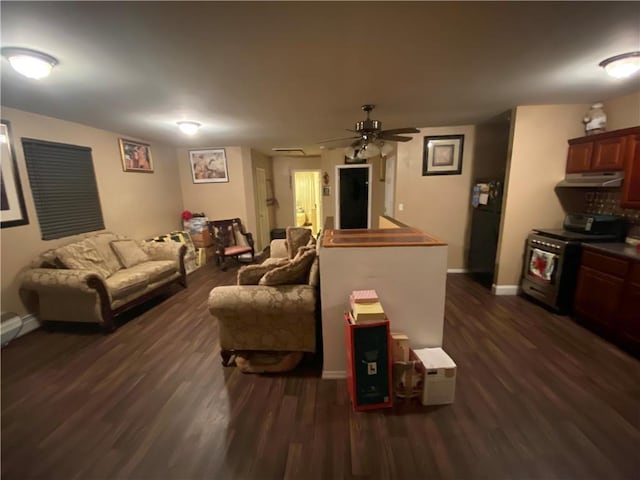 living room with a ceiling fan, baseboards, and dark wood-style flooring