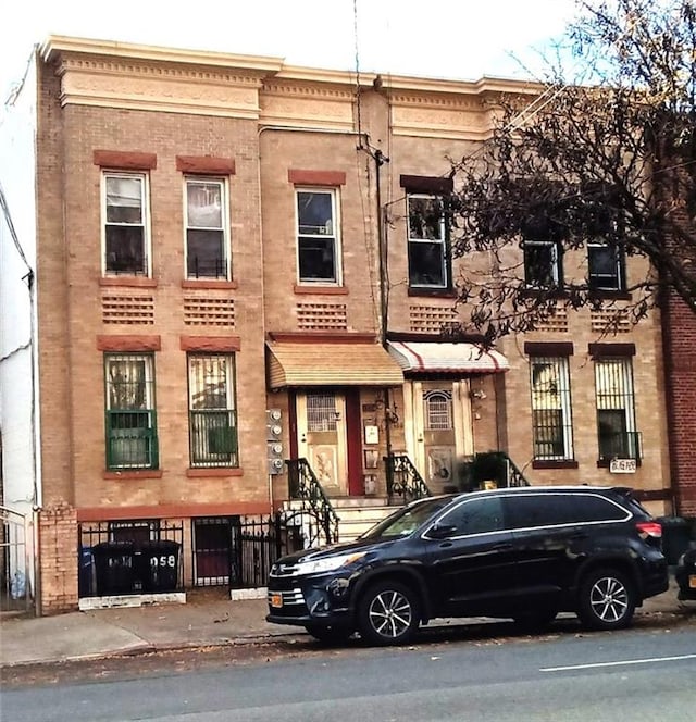 view of front facade