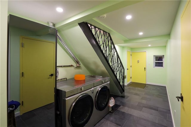 laundry area featuring laundry area, recessed lighting, independent washer and dryer, and baseboards