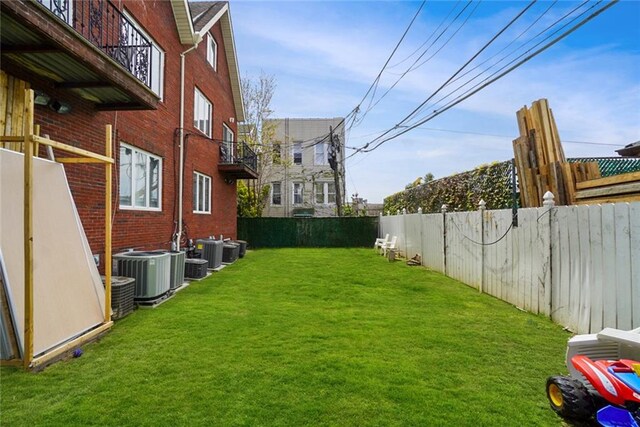 view of yard featuring cooling unit