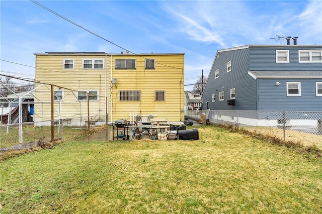 back of house featuring a lawn