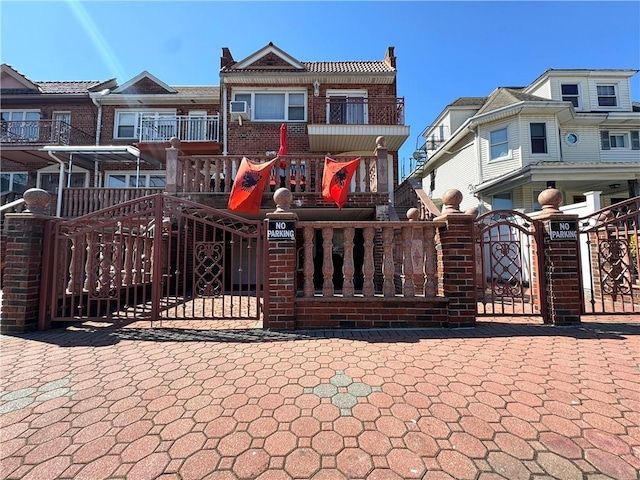 view of front of property featuring a balcony