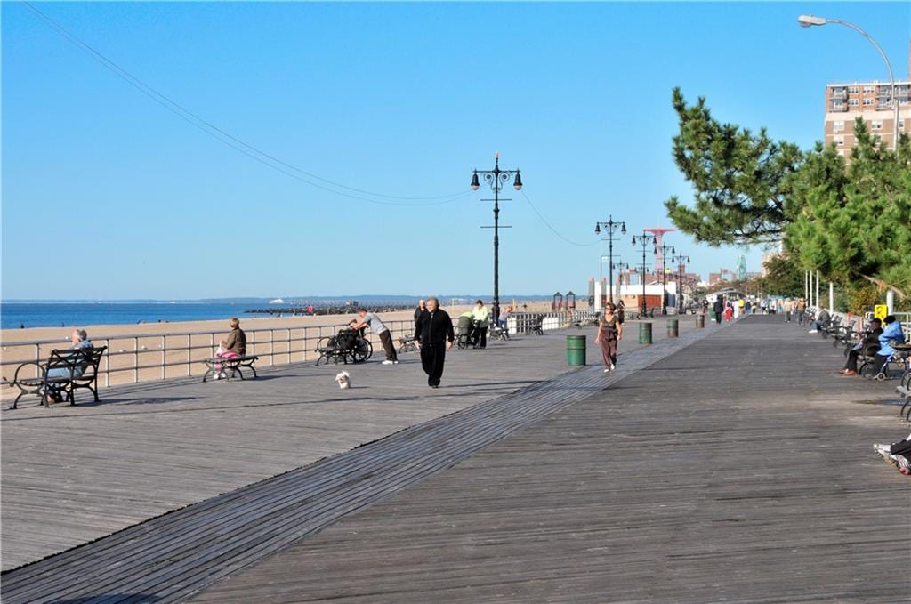 2944 W 5th St Unit 19B, Brooklyn, NY 11224 - view of property's community with a water view