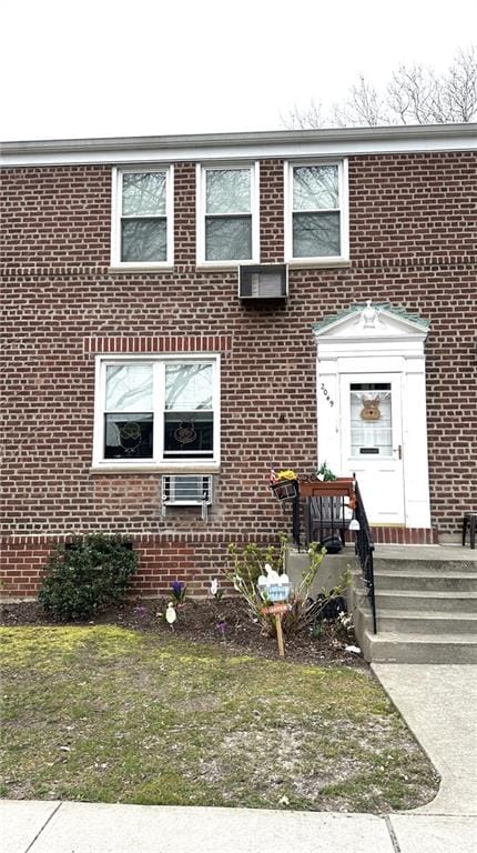 view of front of house with a front yard and brick siding