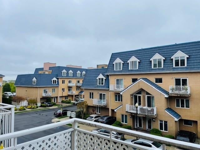 balcony featuring grilling area and a residential view