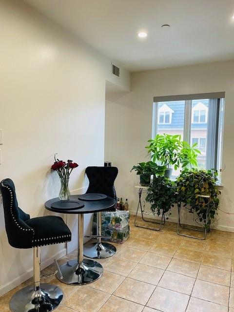 sitting room featuring light tile patterned flooring