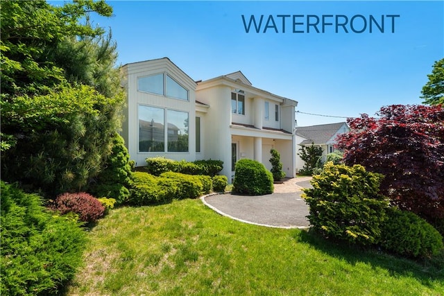 view of front of home featuring a front lawn