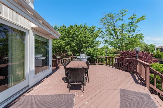 2729 Shore Dr, Merrick, NY 11566 - deck with outdoor dining area
