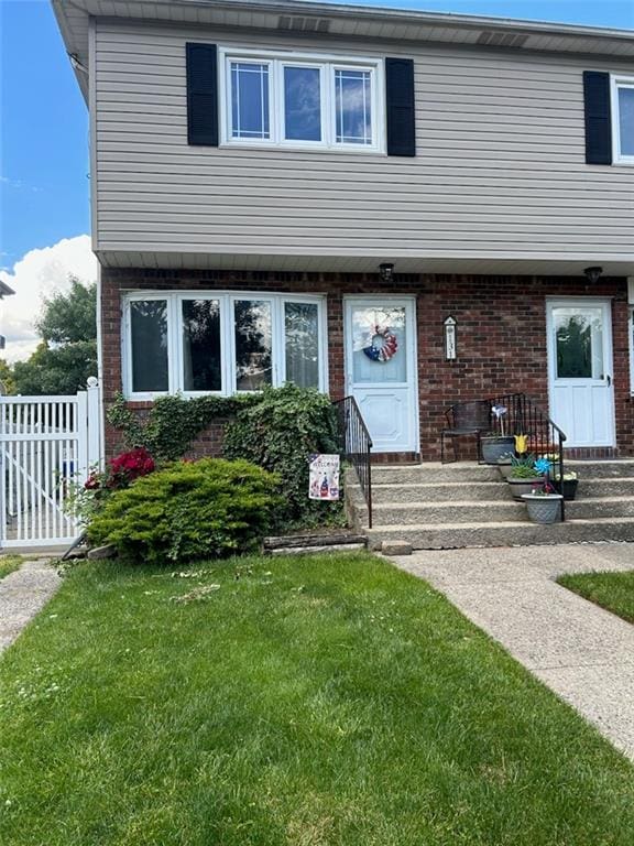 view of front of home with a front yard