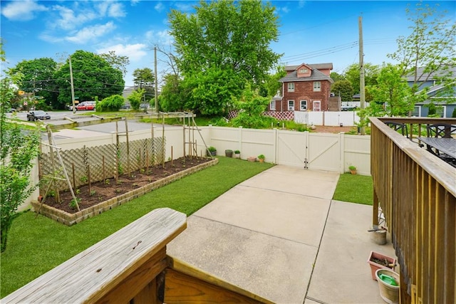 40 Di Marco Pl, Staten Island, NY 10306 - view of yard with a patio area, a fenced backyard, and a gate