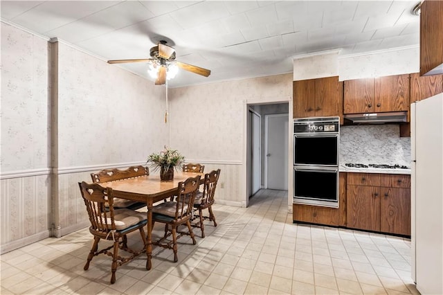 kitchen featuring ceiling fan and white appliances