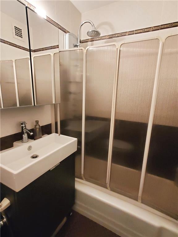 full bath featuring a sink and shower / bathing tub combination