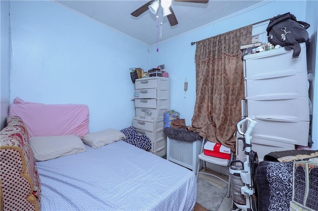 bedroom featuring ceiling fan