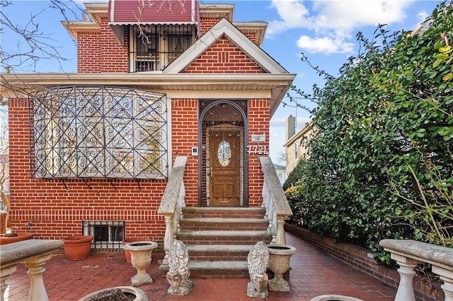 entrance to property featuring a patio