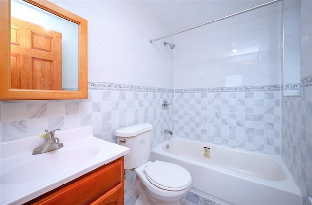 full bathroom with backsplash, tile walls, toilet, vanity, and tiled shower / bath combo