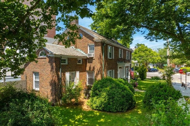 view of side of property featuring a yard