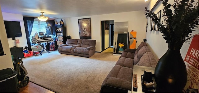 carpeted living room featuring ceiling fan