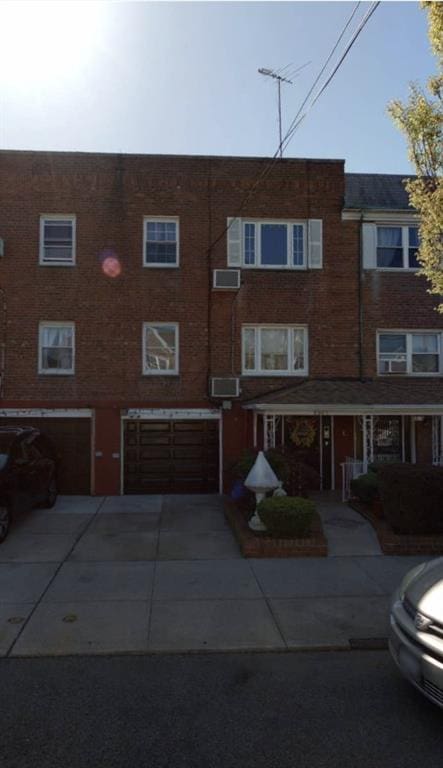 view of front of house featuring driveway and an attached garage