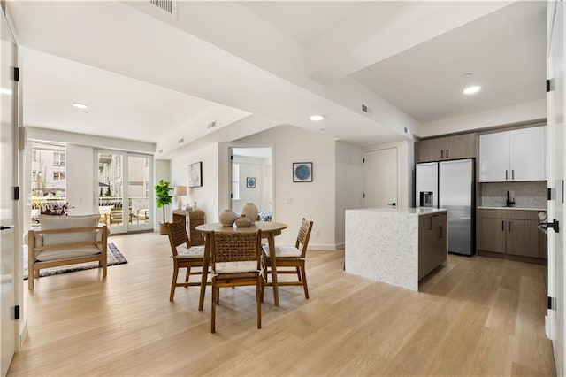 dining area with baseboards, recessed lighting, visible vents, and light wood-style floors