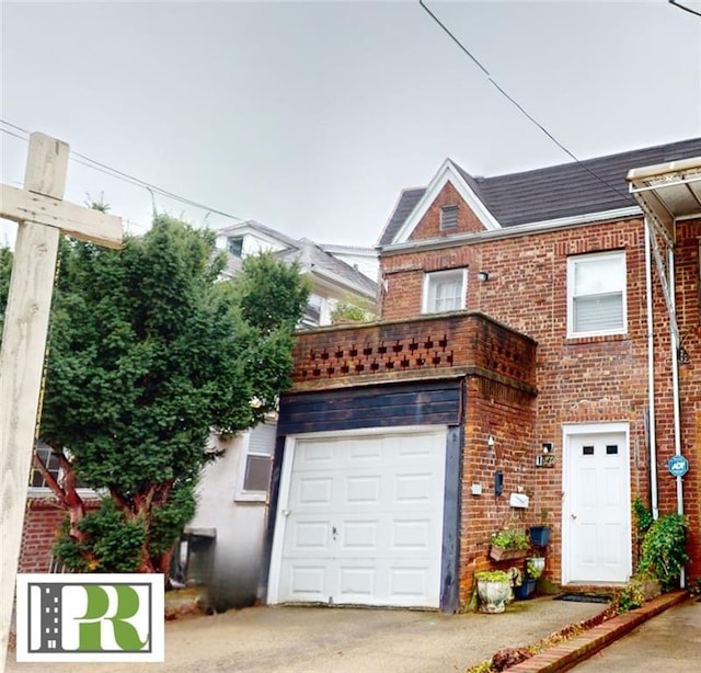 view of front facade with a garage