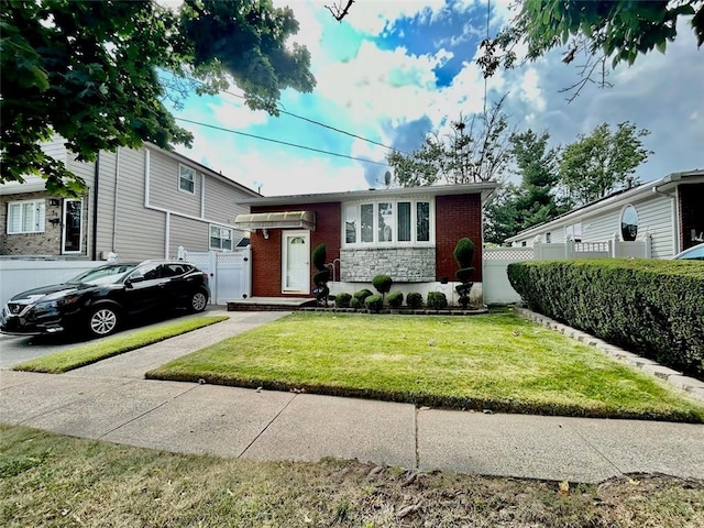 view of front of home with a front lawn