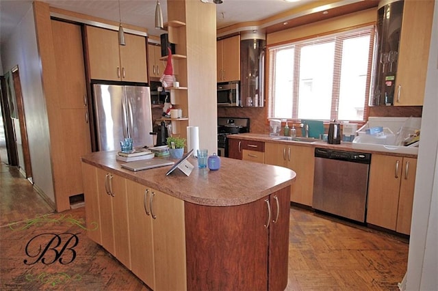 kitchen featuring stainless steel appliances, sink, tasteful backsplash, a kitchen island, and light parquet flooring