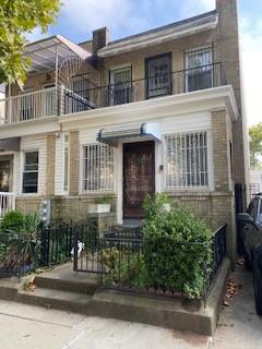 view of front of property with a balcony